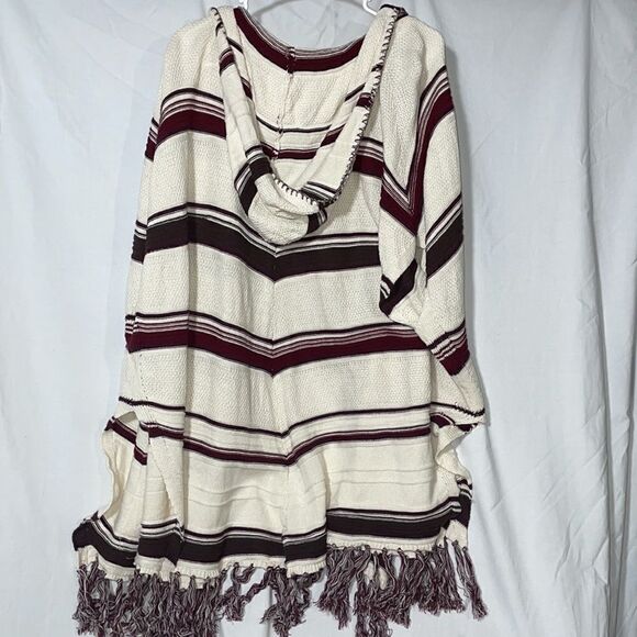 Umgee sleeveless poncho style sweater - Picture 6 of 8